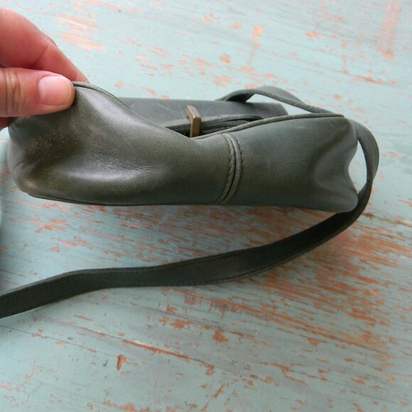 J.G. Hook Accessories Green Leather Shoulder Crossbody Flap Purse Bag Brass Loop - Picture 4 of 9